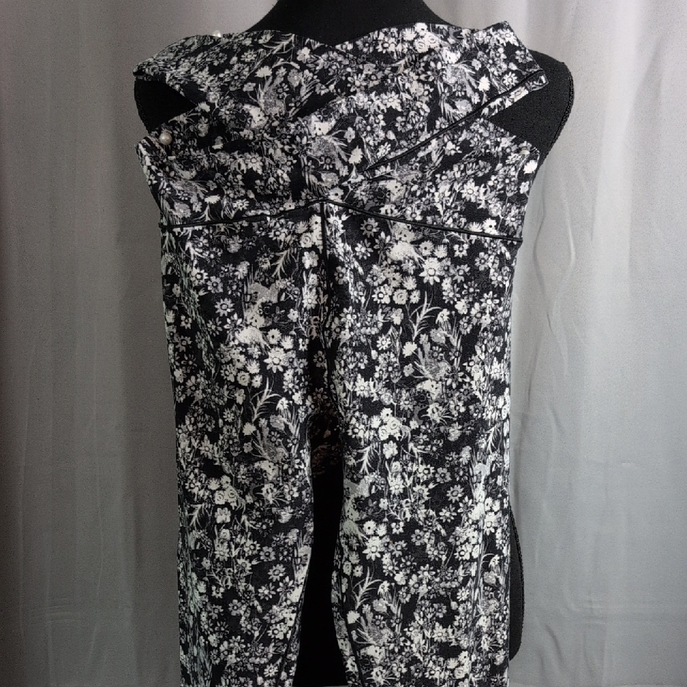 Floral Black and White‎ Leggings - Picture 6 of 11